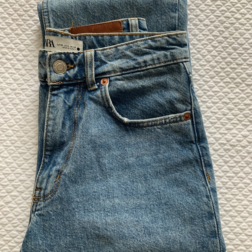 Zara “the midwaist straight” Jean
Never worn - without tags - Picture 2 of 5